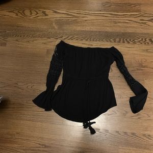 Black tunic lace on sleeves